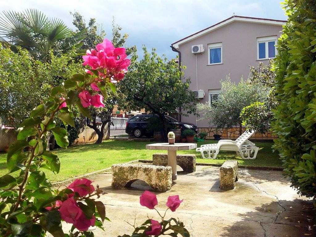 Apartments Ema Pula Exterior foto