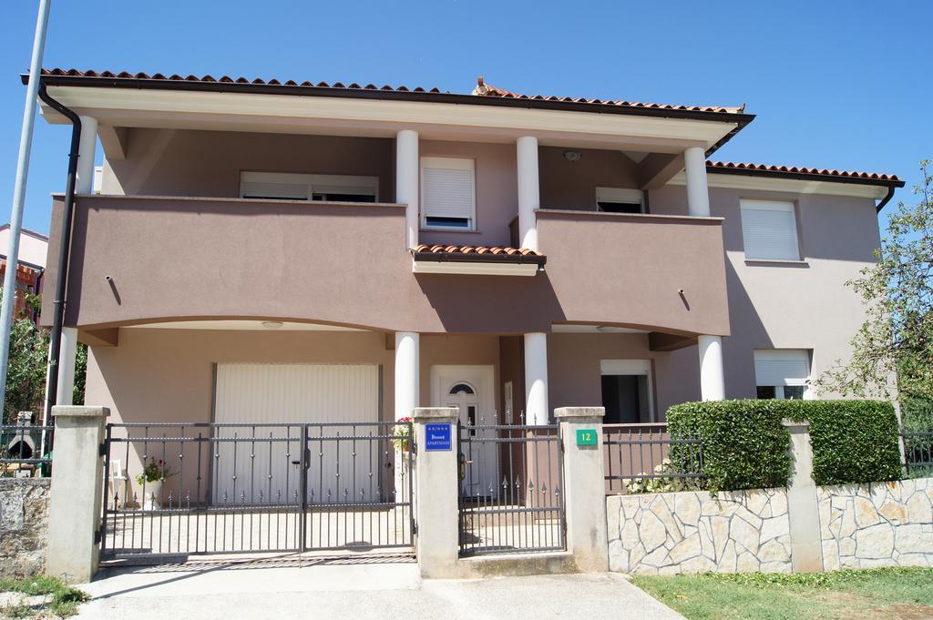 Apartments Ema Pula Exterior foto